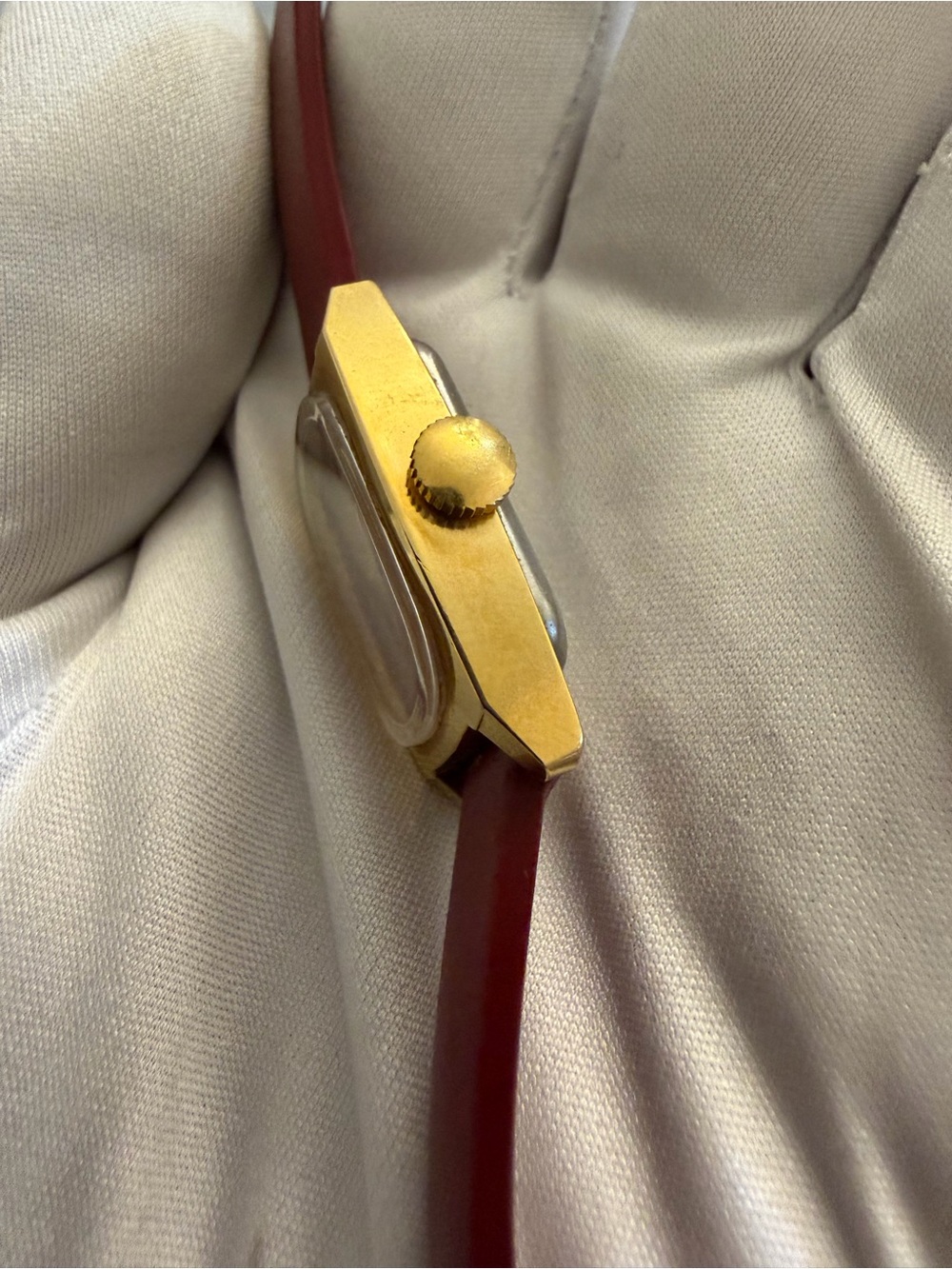 Vintage Timex Ladies Manual Wind Watch - Gold Tone Case - Red Dial 19mm x 30mm - Picture 7 of 13